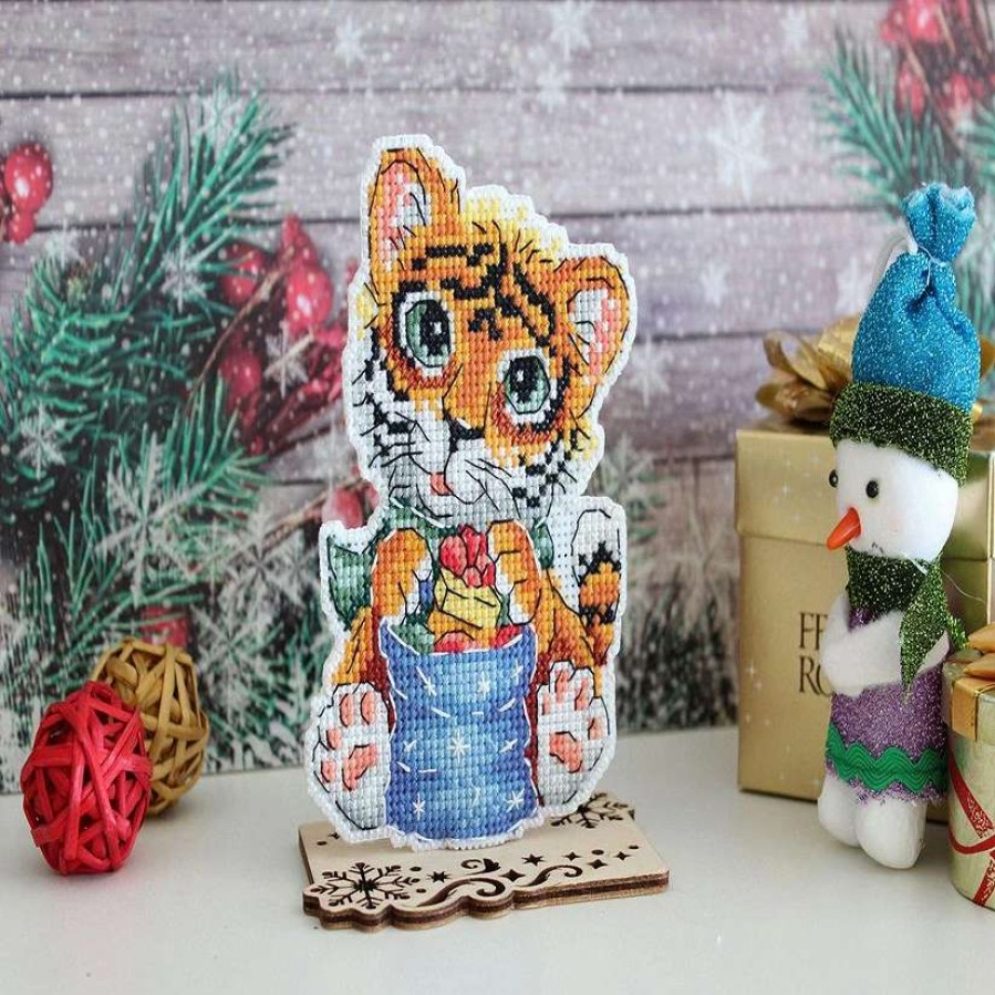 * | Mp Studia Christmas Tree Ornament. Baby Tiger P-588 Plastic Canvas Counted Cross Stitch Kit