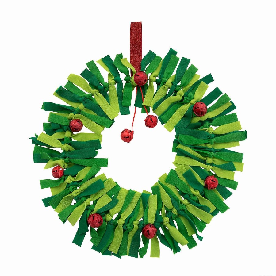 * | Fleece Tied Christmas Wreath Craft Kit Makes 3